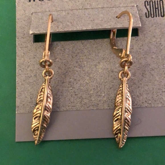 Robert Lee Morris Soho Gold Tone Textured Metal Feather Drop Earrings NWT - Picture 5 of 11